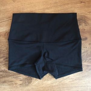 lululemon athletica Shorts - Lululemon wunder under short size 4 lululemon athletica Shorts - Lululemon wunder under short size 4